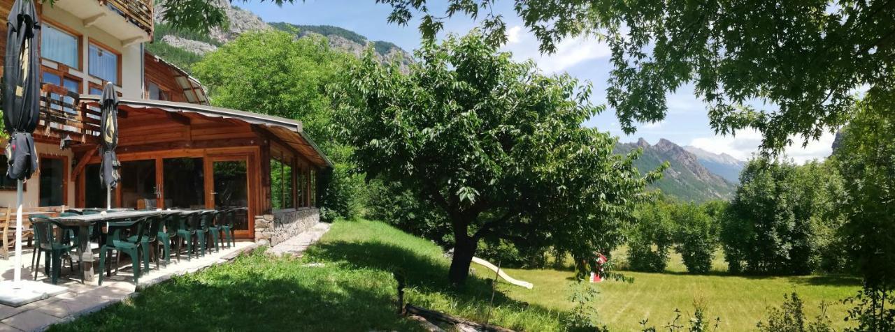 Hotel Restaurant Gites Les 5 Saisons Freissinieres Екстериор снимка