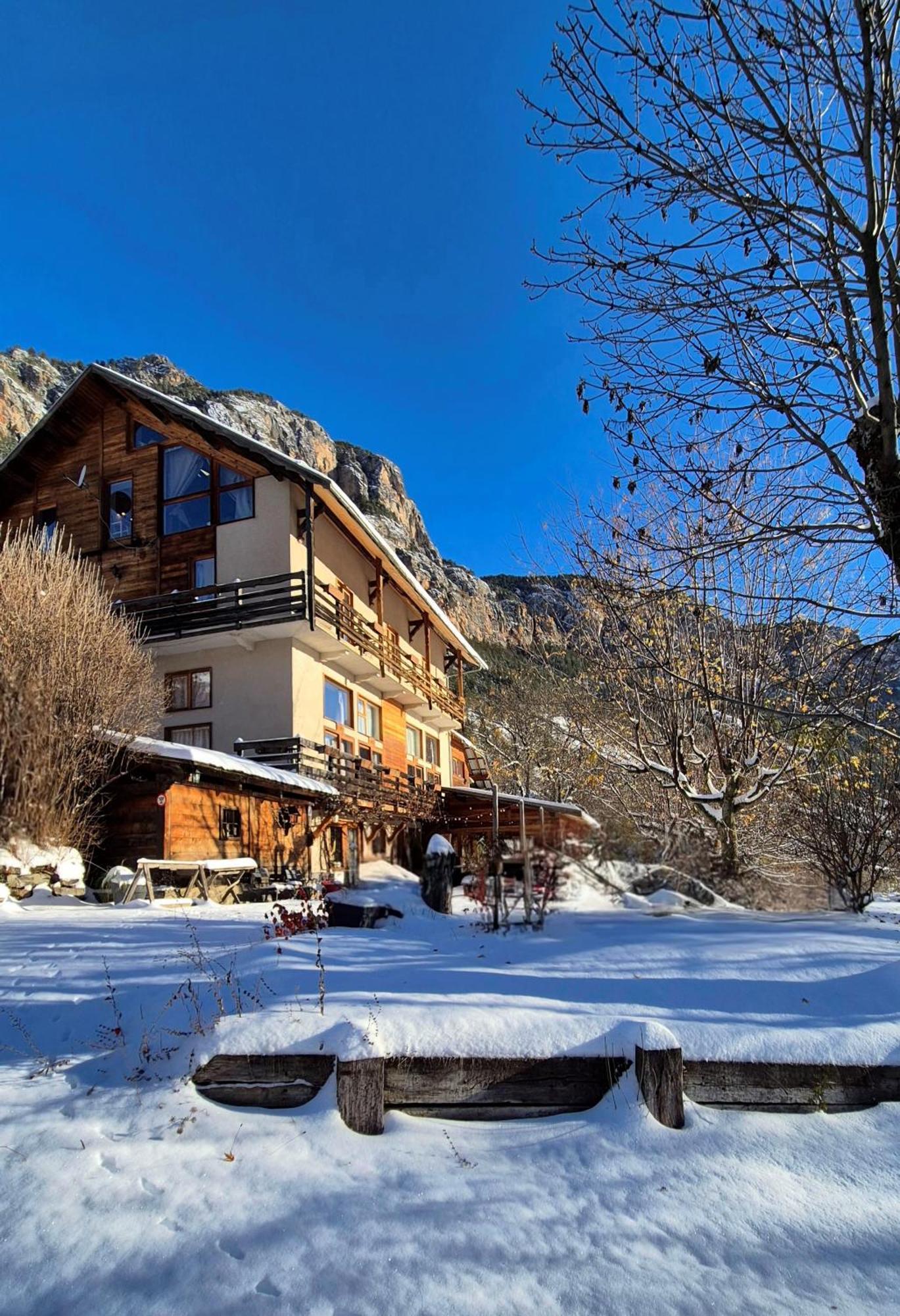 Hotel Restaurant Gites Les 5 Saisons Freissinieres Екстериор снимка