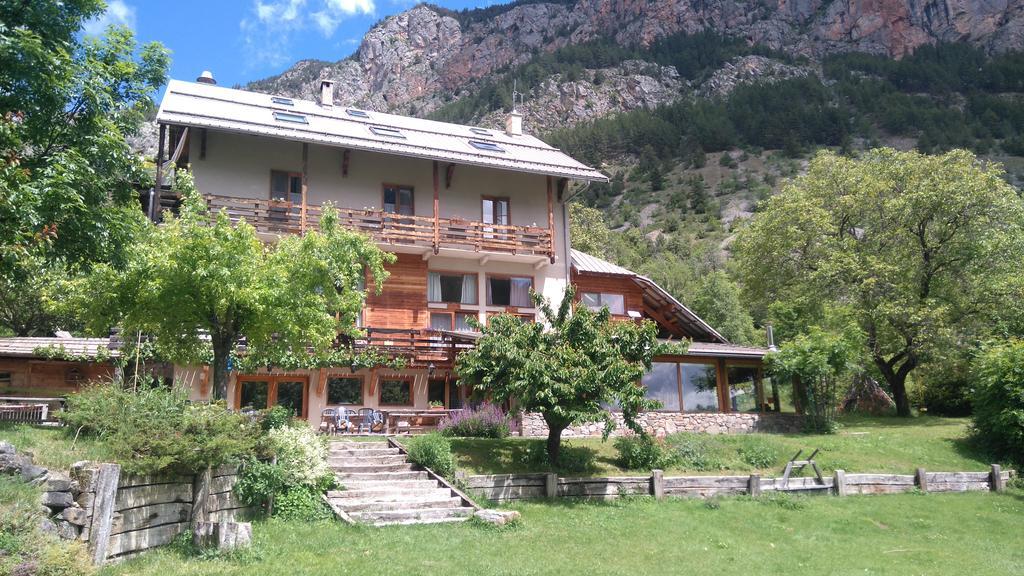 Hotel Restaurant Gites Les 5 Saisons Freissinieres Екстериор снимка