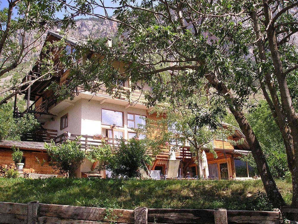 Hotel Restaurant Gites Les 5 Saisons Freissinieres Екстериор снимка