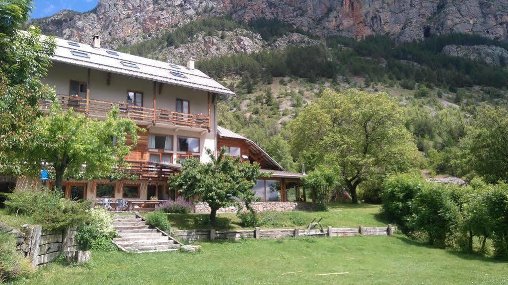 Hotel Restaurant Gites Les 5 Saisons Freissinieres Екстериор снимка